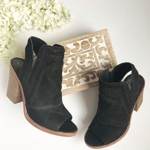 VINCE CAMUTO • Karinta Black Heel Bootie